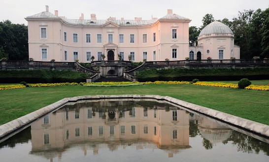 дворец графа Тышкевича - янтарный музей