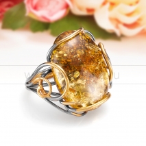 Кольцо из серебра 925 пробы с зеленым балтийским янтарем 