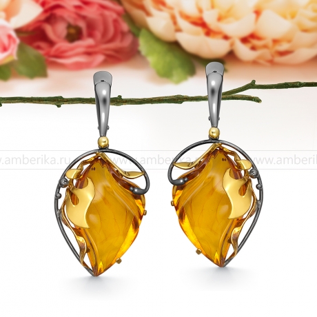 Серьги из серебра, украшенные коньячным балтийским янтарем