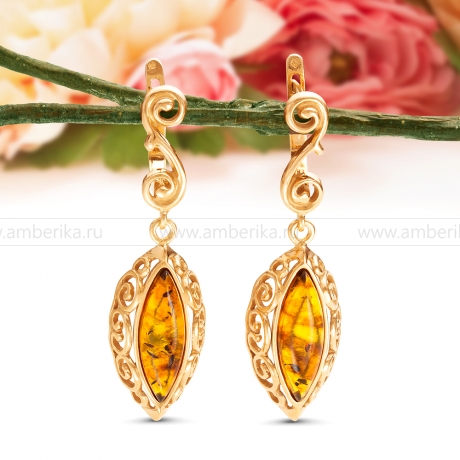Серьги из серебра 925 пробы с позолотой, украшенные коньячным янтарем