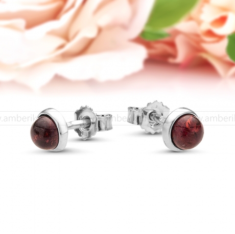 Пусеты из серебра, украшенные природным янтарем