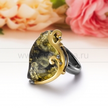 Кольцо из серебра с зеленым природным балтийским янтарем 