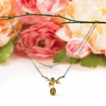 Колье из серебра, украшенное балтийским зеленым янтарем 