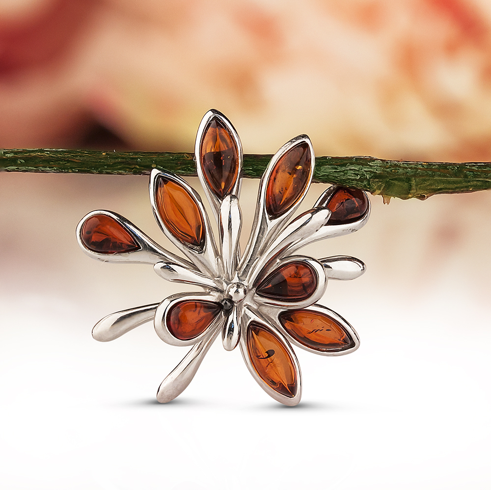 Кулон "Брызги шампанского", украшенный коньячным янтарем, артикул 11047