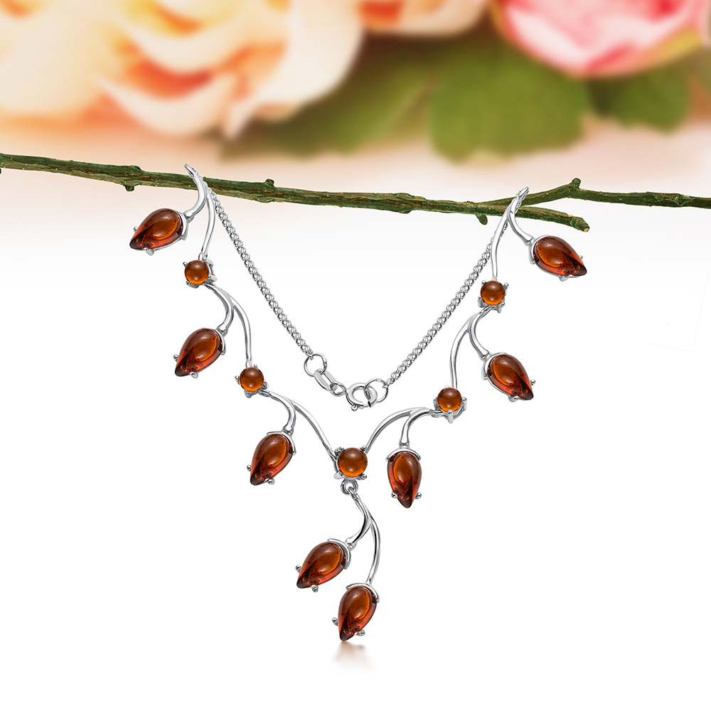 Колье из серебра, украшенное коньячным балтийским янтарем, артикул 12546