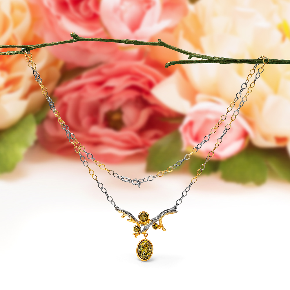 Колье из серебра 925 пробы, украшенное зеленым балтийским янтарем, артикул 12496