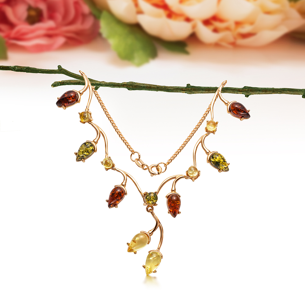 Колье из серебра, украшенное балтийским янтарем "микс", артикул 12548