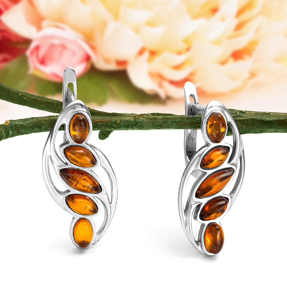 Серьги из серебра 925 пробы, украшенные коньячным природным янтарем, артикул 11798