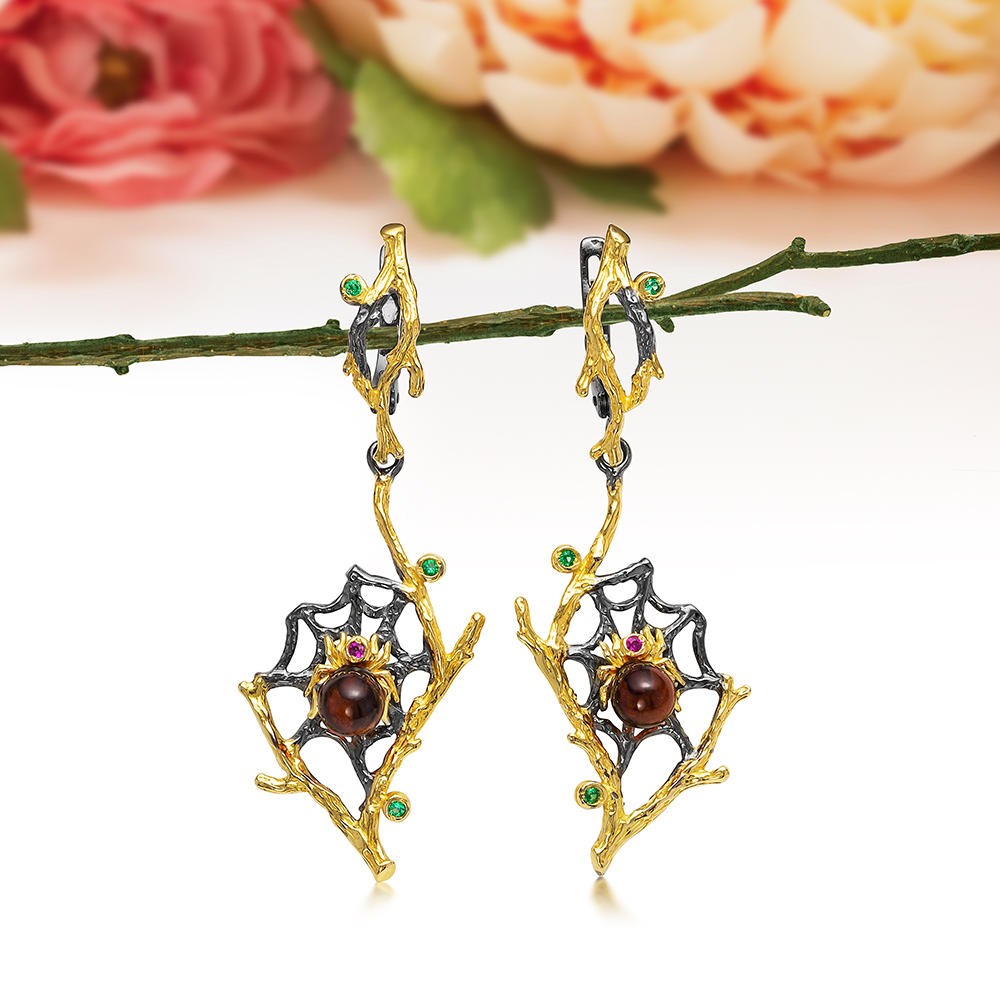 Серьги "Паутинка" из серебра 925 пробы, украшенные коньячным янтарем, артикул 11832