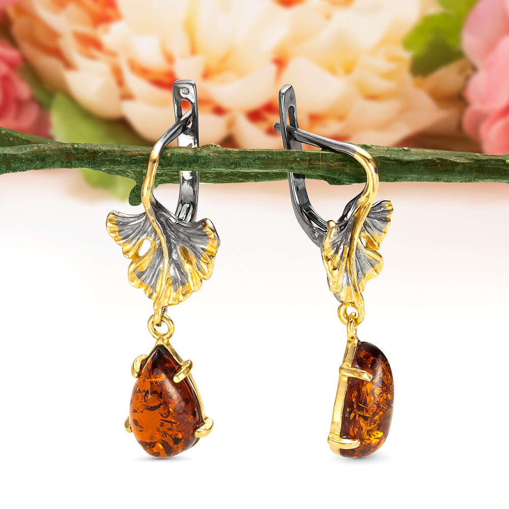 Серьги "Лотос" из серебра 925 пробы, украшенные коньячным янтарем, артикул 11711