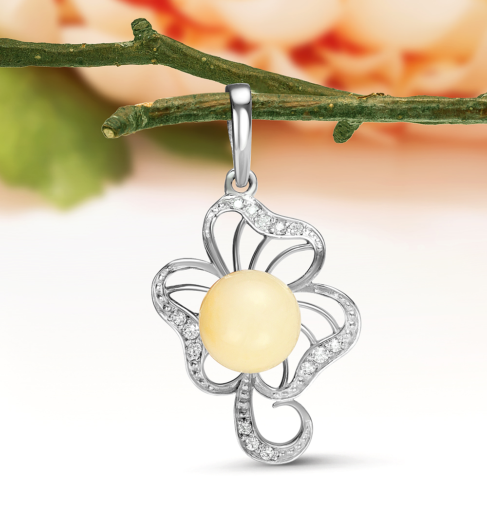 Кулон из серебра 925 пробы, украшенный природным янтарем, артикул 10796