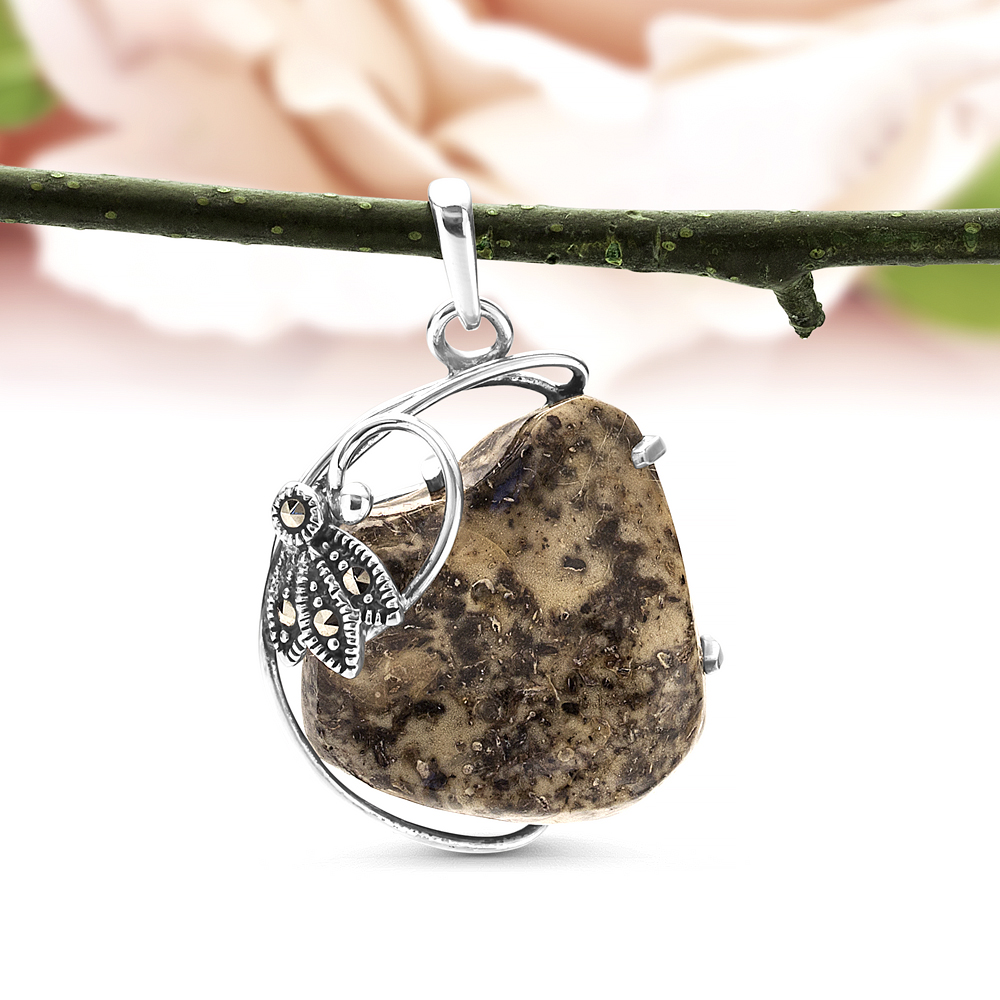 Кулон из серебра 925 пробы, украшенный природным янтарем, артикул 11132