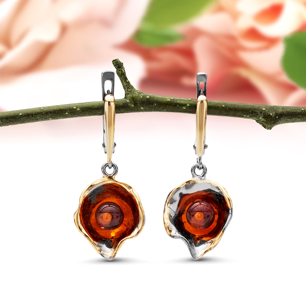 Серьги "Роза" из серебра 925 пробы, украшенные коньячным янтарем, артикул 11206