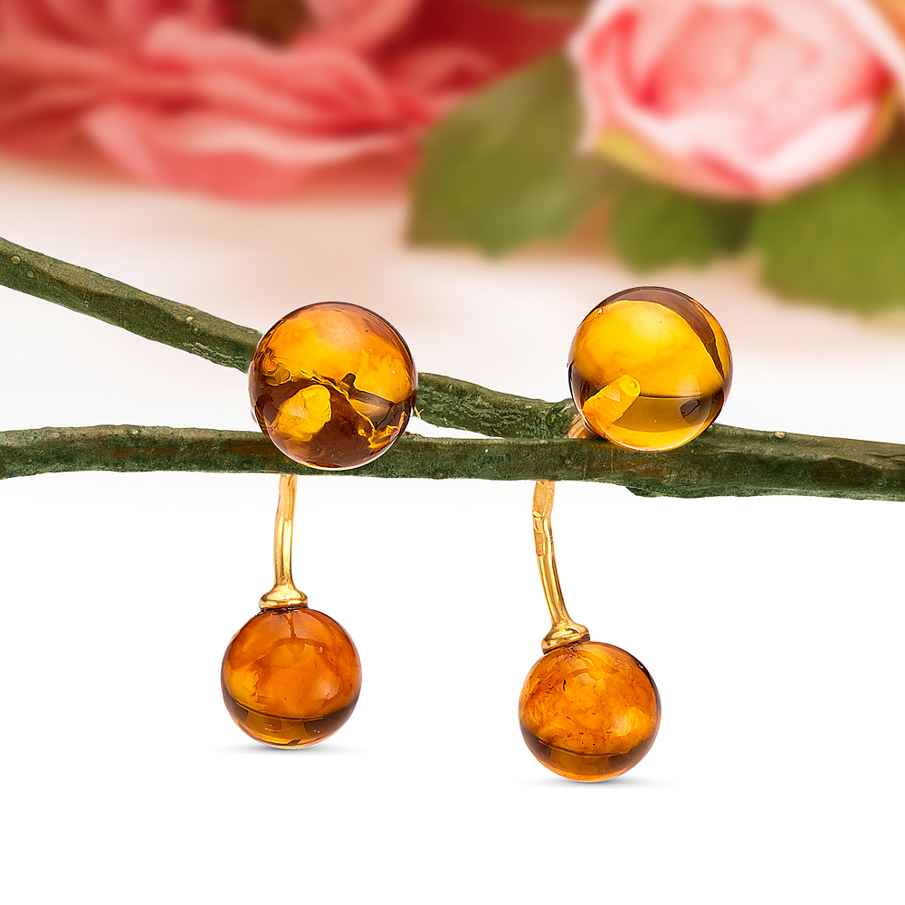 Пусеты "Диор" из серебра 925 пробы, украшенные коньячным янтарем, артикул 11509