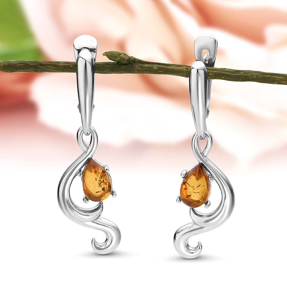 Серьги из серебра 925 пробы, украшенные коньячным природным янтарем, артикул 10839