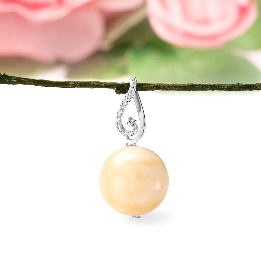 Кулон из серебра 925 пробы, украшенный природным янтарем, артикул 10980