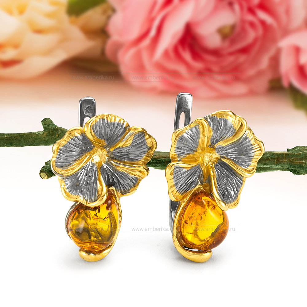 Серьги "Фиалки" из серебра 925 пробы, украшенные коньячным янтарем, артикул 11714