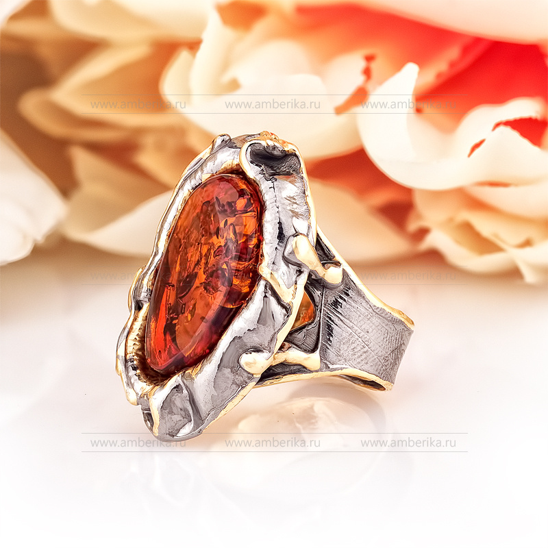 Кольцо из серебра 925 пробы с коньячным балтийским янтарем, артикул 11017