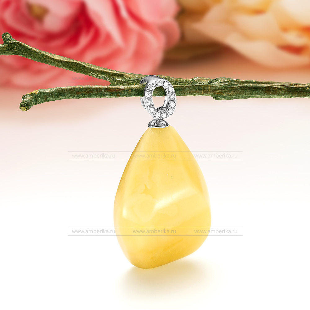 Кулон из серебра 925 пробы, украшенный природным янтарем, артикул 11613