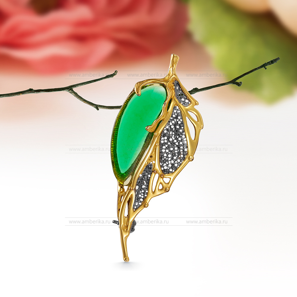 Брошь из серебра 925 пробы с зеленым природным балтийским янтарем, артикул 11627