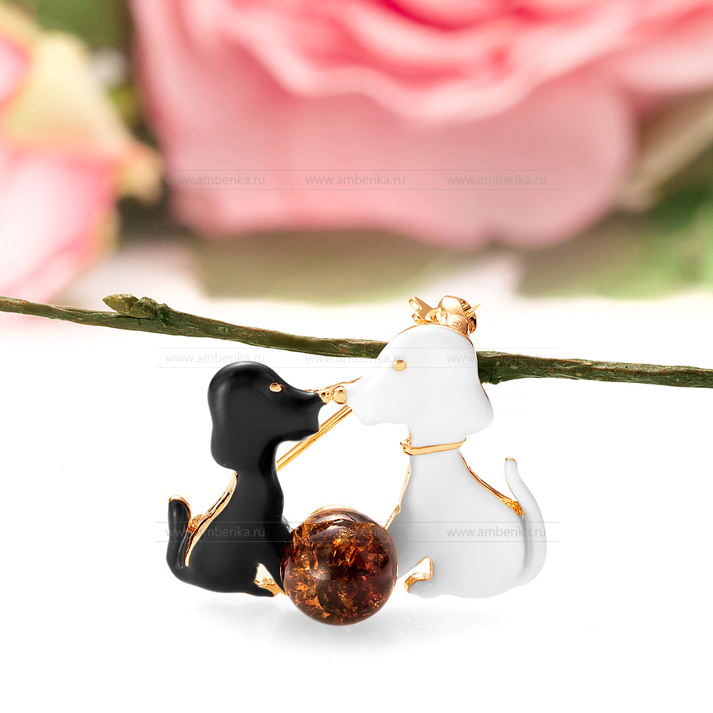 Кулон-брошь из ювелирного сплава с коньячным природным янтарем, артикул 10984
