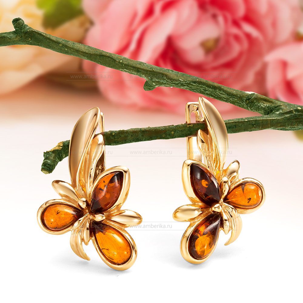 Серьги из серебра 925 пробы с позолотой, украшенные коньячным янтарем, артикул 11768