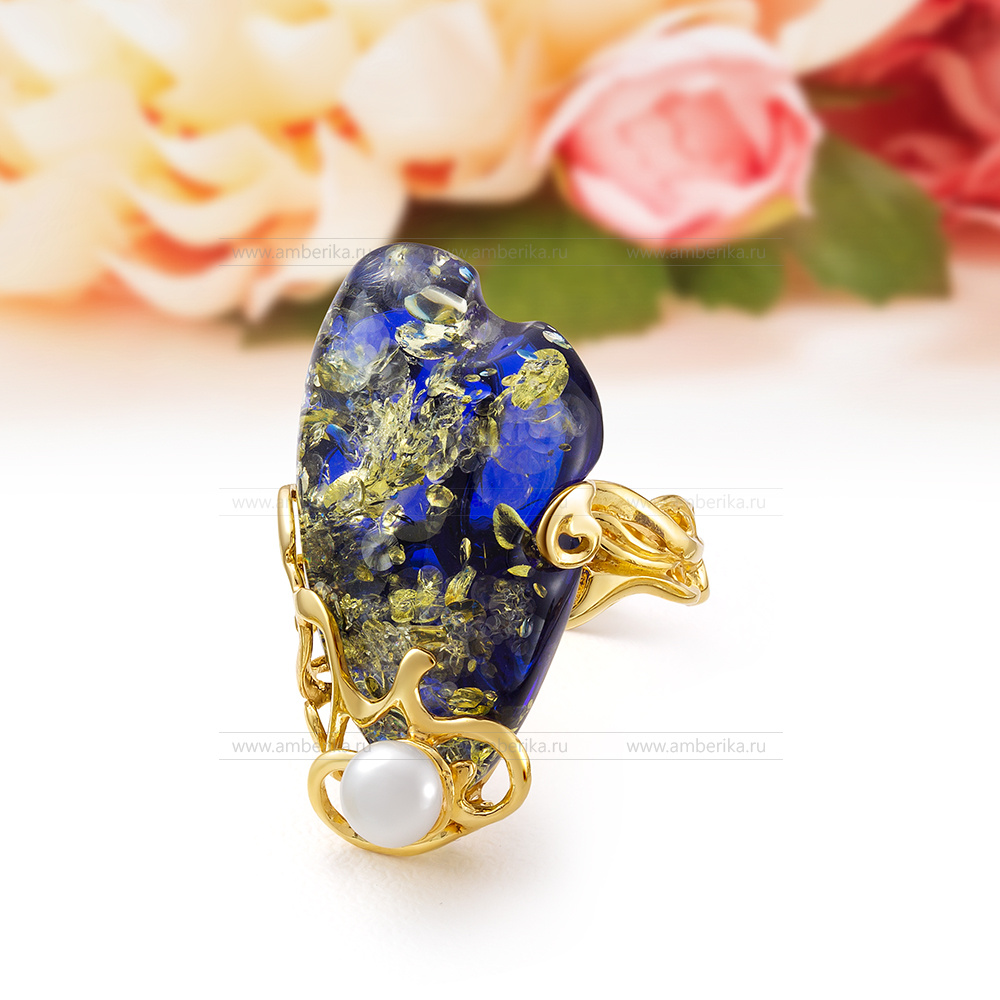 Кольцо из серебра 925 пробы с синим балтийским янтарем, артикул 10910