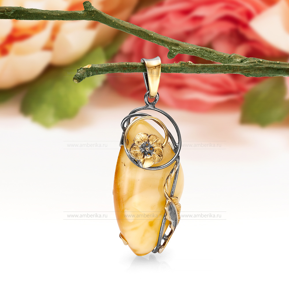 Кулон из серебра 925 пробы, украшенный природным янтарем, артикул 11493