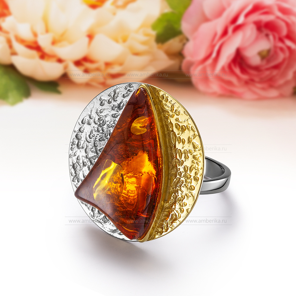 Кольцо из серебра 925 пробы с коньячным природным балтийским янтарем, артикул 12015