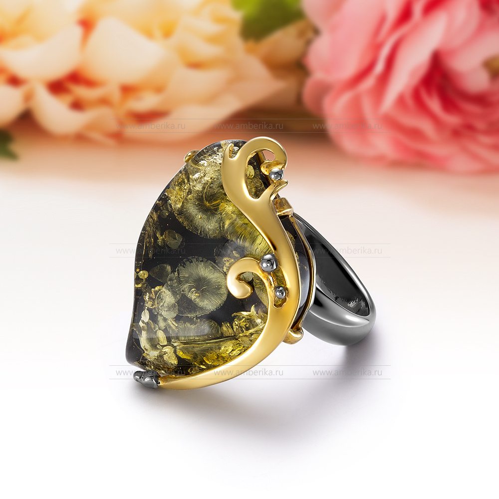 Кольцо из серебра с зеленым природным балтийским янтарем, артикул 12264