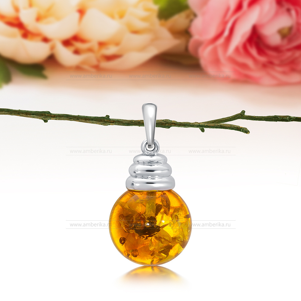 Кулон из серебра 925 пробы, украшенный золотистым балтийским янтарем, артикул 11046
