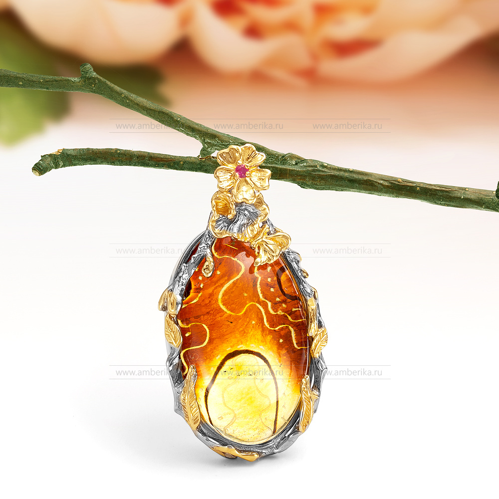 Кулон "Весенняя сказка" из серебра с золотистым балтийским янтарем, артикул 11646