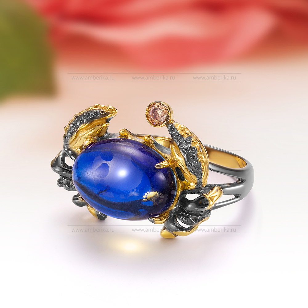 Кольцо из серебра 925 пробы с синим балтийским янтарем, артикул 10998