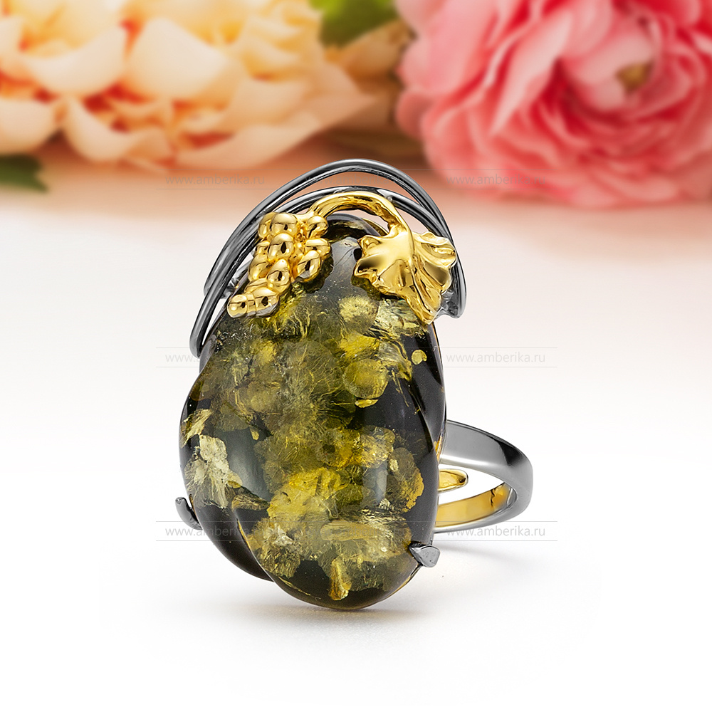 Кольцо из серебра 925 пробы с зеленым балтийским янтарем, артикул 10891