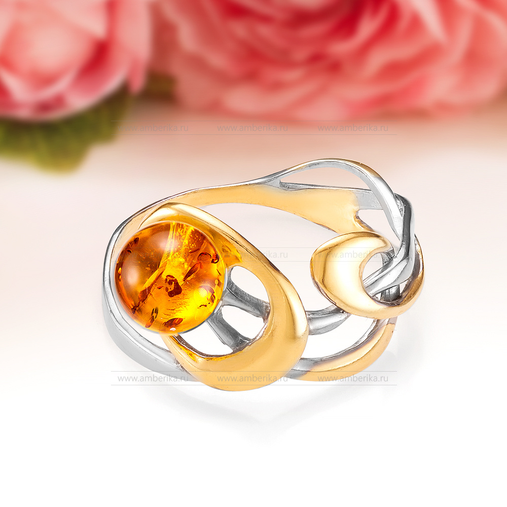 Кольцо из серебра 925 пробы с золотистым балтийским янтарем, артикул 11571