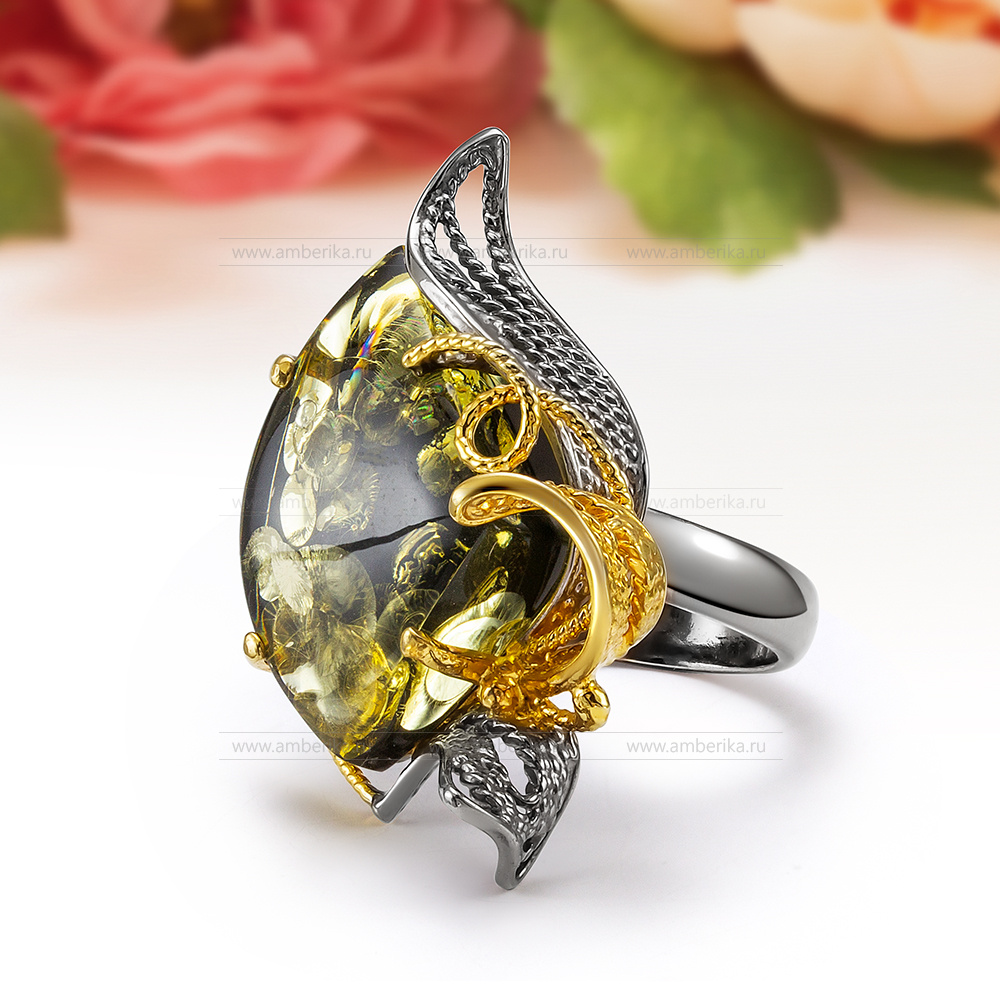 Кольцо из серебра с зеленым природным балтийским янтарем, артикул 2227