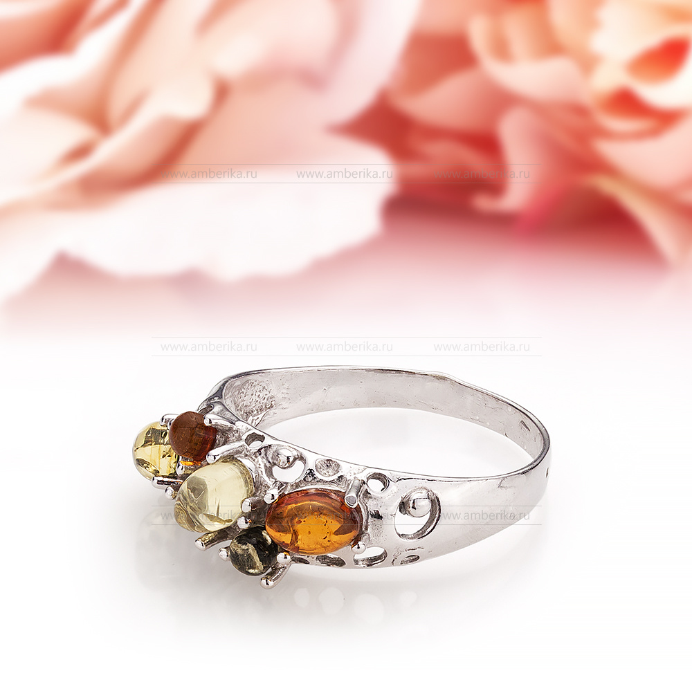 Кольцо из серебра 925 пробы с природным балтийским янтарем "микс", артикул 10905