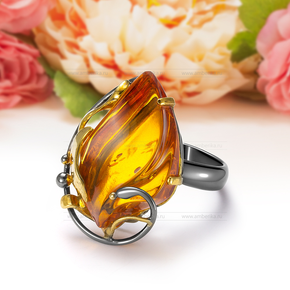 Кольцо из серебра 925 пробы с коньячным природным балтийским янтарем, артикул 12007