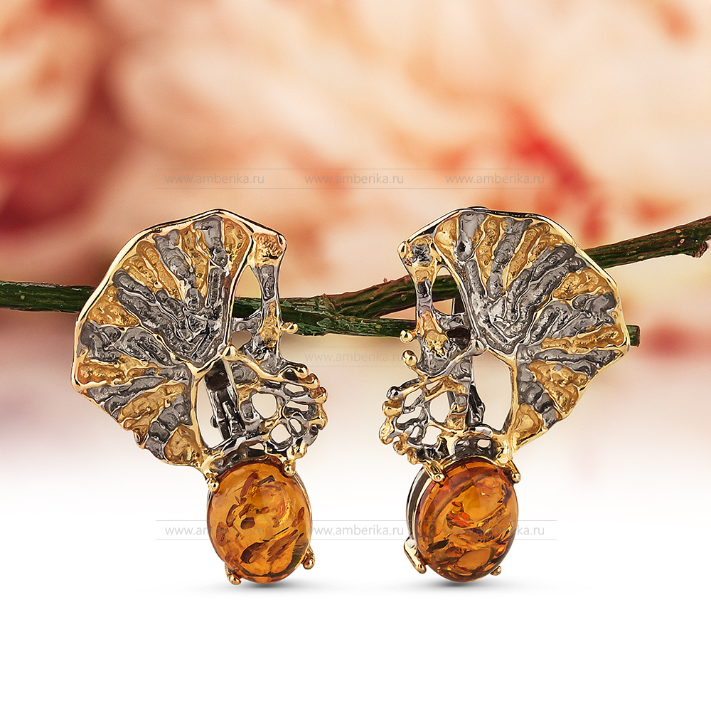 Серьги из серебра 925 пробы, украшенные коньячным балтийским янтарем, артикул 11037