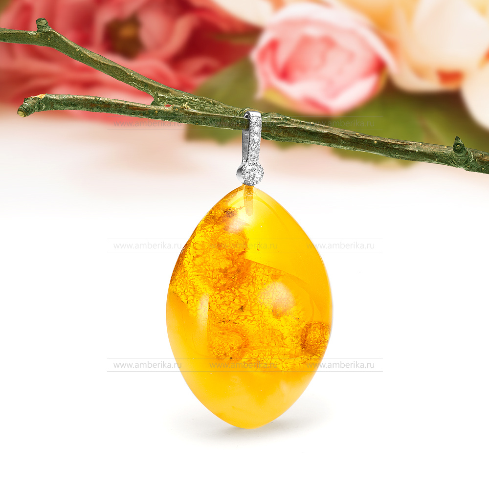 Кулон из серебра 925 пробы, украшенный природным янтарем, артикул 11612