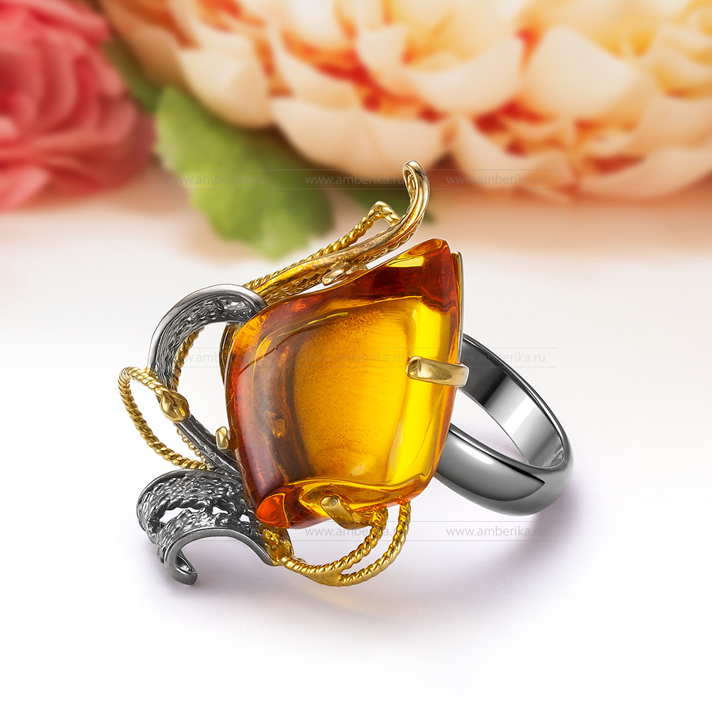 Кольцо из серебра 925 пробы с коньячным природным янтарем., артикул 2057