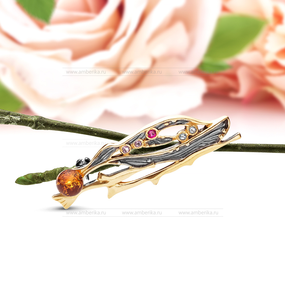 Брошь из серебра 925 пробы с конъячным балтийским янтарем