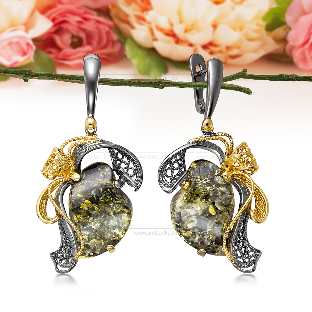 Серьги из серебра, украшенные зеленым балтийским янтарем, артикул 11187