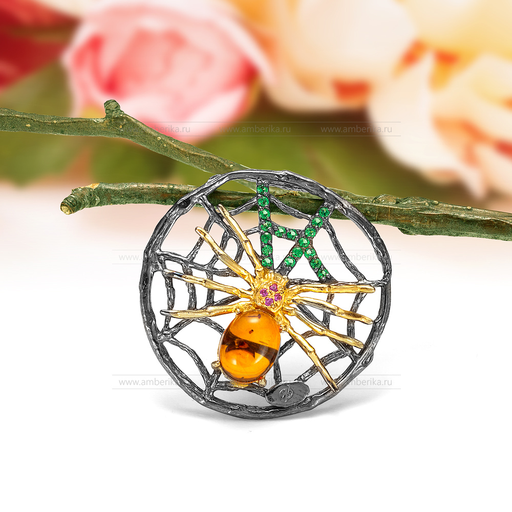 Кулон "Паук" из серебра 925 пробы, украшенный природным янтарем, артикул 11630