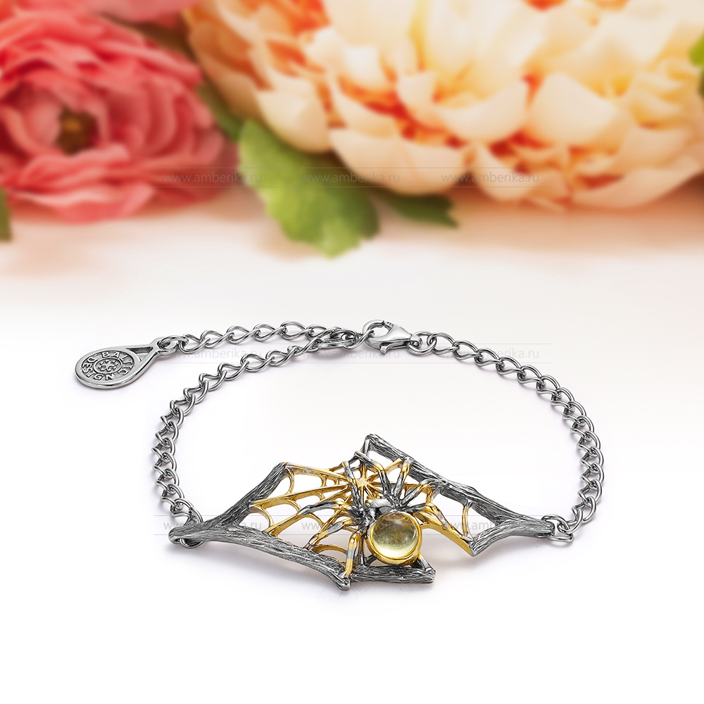 Браслет "Паук" из серебра 925 пробы с золотистым балтийским янтарем, артикул 12627