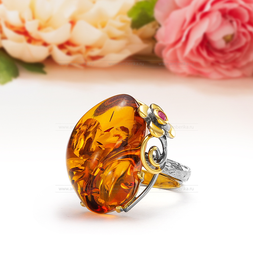 Кольцо из серебра 925 пробы с коньячным балтийским янтарем, артикул 11088
