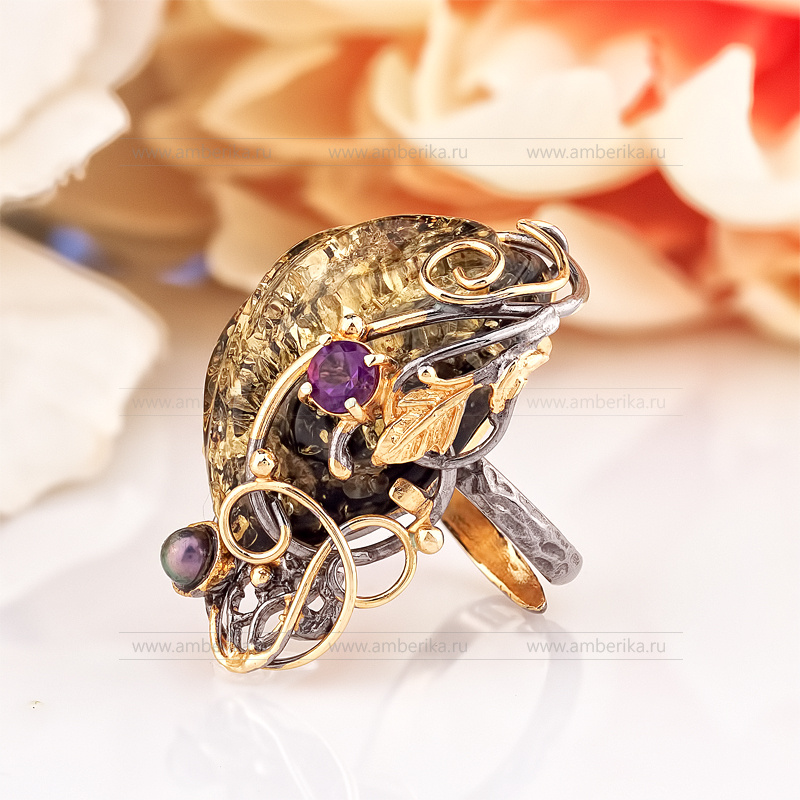 Кольцо из серебра 925 пробы с зеленым балтийским янтарем, артикул 11003