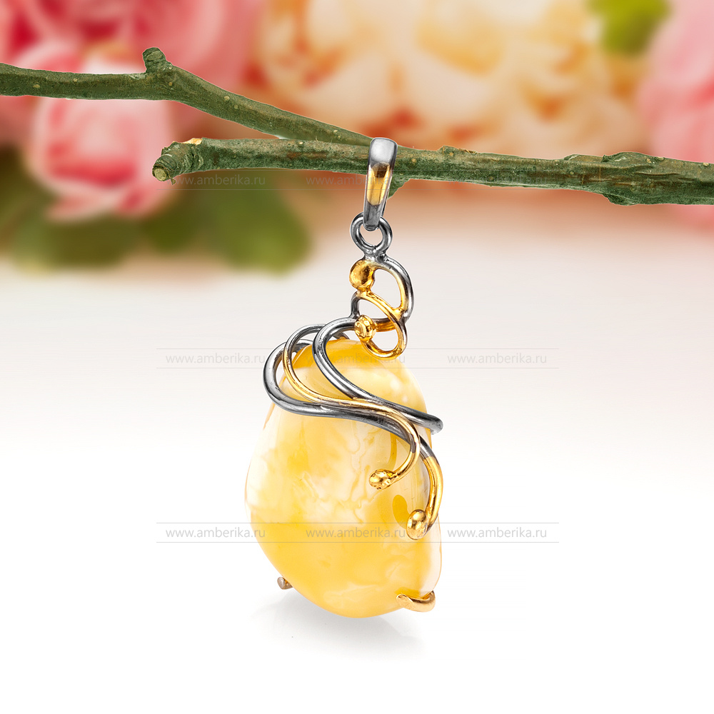 Кулон из серебра 925 пробы, украшенный природным янтарем, артикул 11497