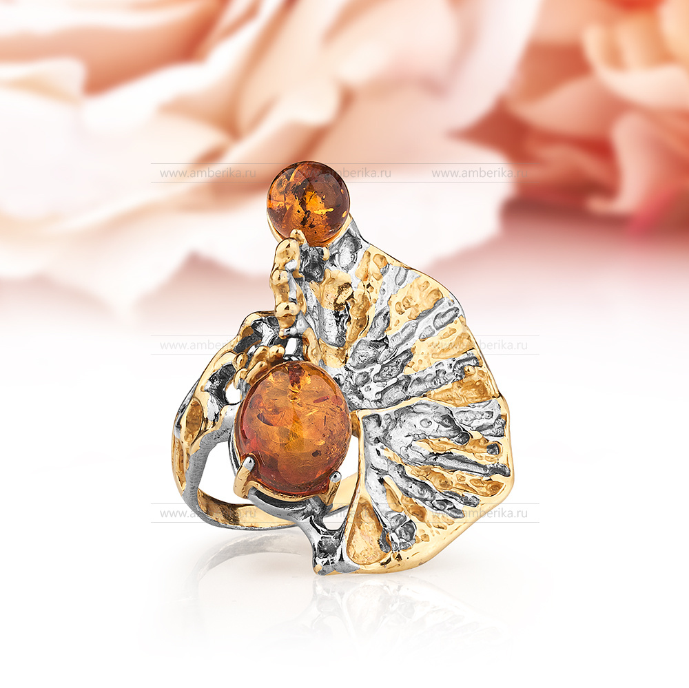 Кольцо из серебра 925 пробы с коньячным природным янтарем, артикул 1933