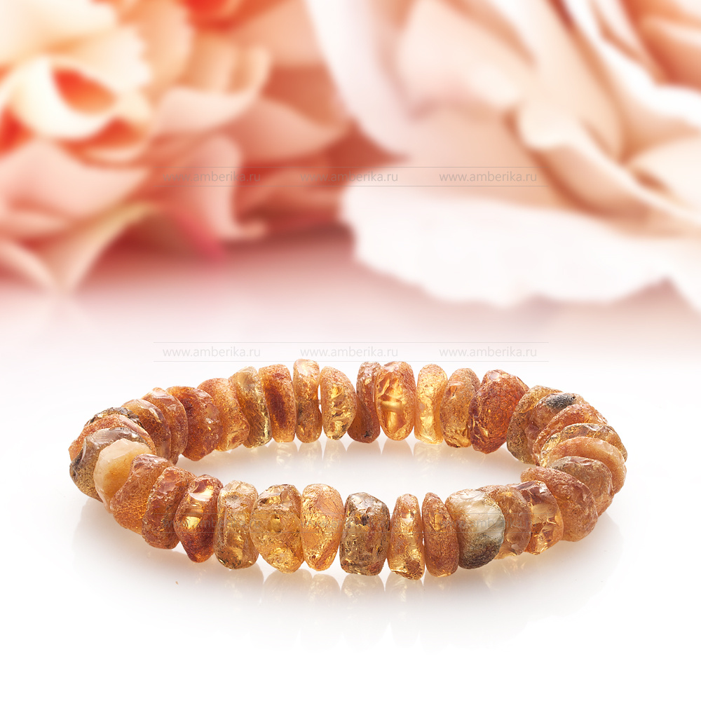 Браслет классический из золотистого необработанного Балтийского янтаря, артикул 2300